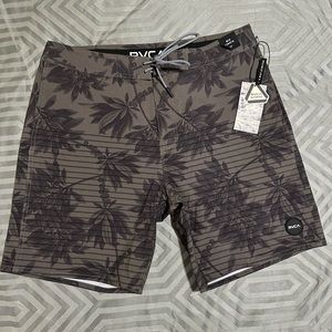RVCA board shorts SZ 34 length is 18”